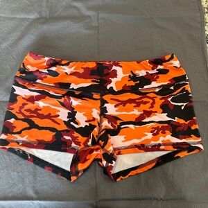 FLEO booty/athletic shorts. Size Large.